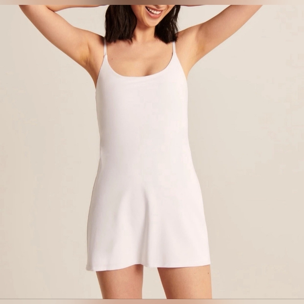 Abercrombie & Fitch White Athletic Traveler Mini Dress Size Medium
